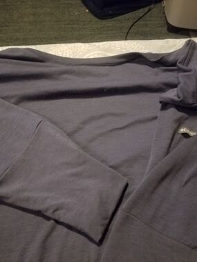 Columbia Womens Long Sleeved Out Door Or Work Out Shirt Navy